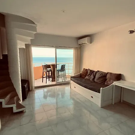 Studio With Swimming Pool On The Waterfront 아파트