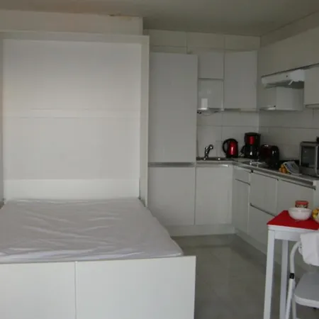 아파트 Studio With Swimming Pool On The Waterfront